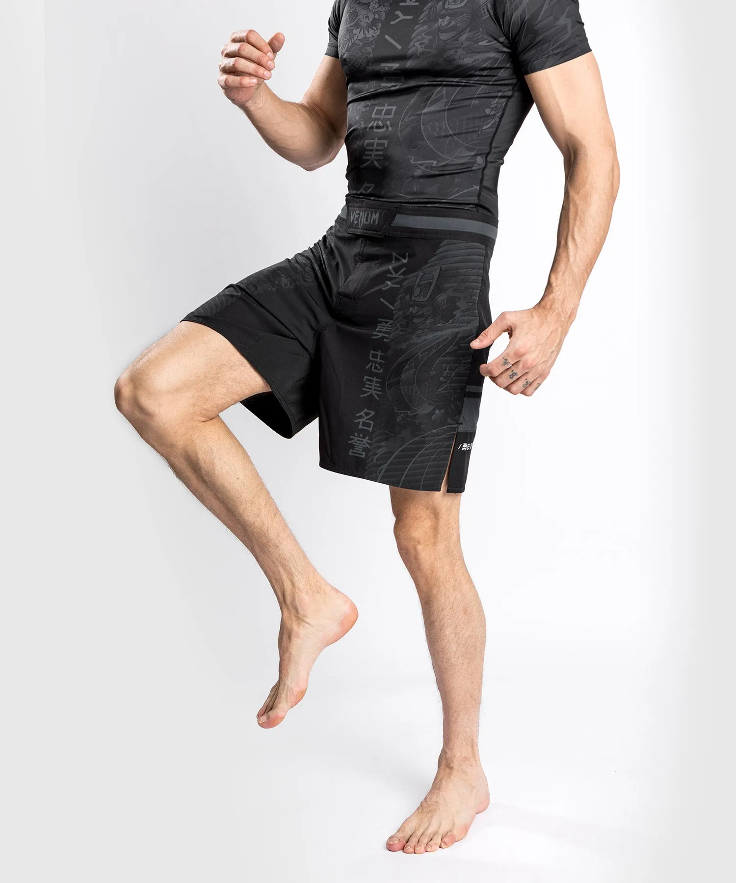 Venum YKZ21 Fightshorts – Black/Black