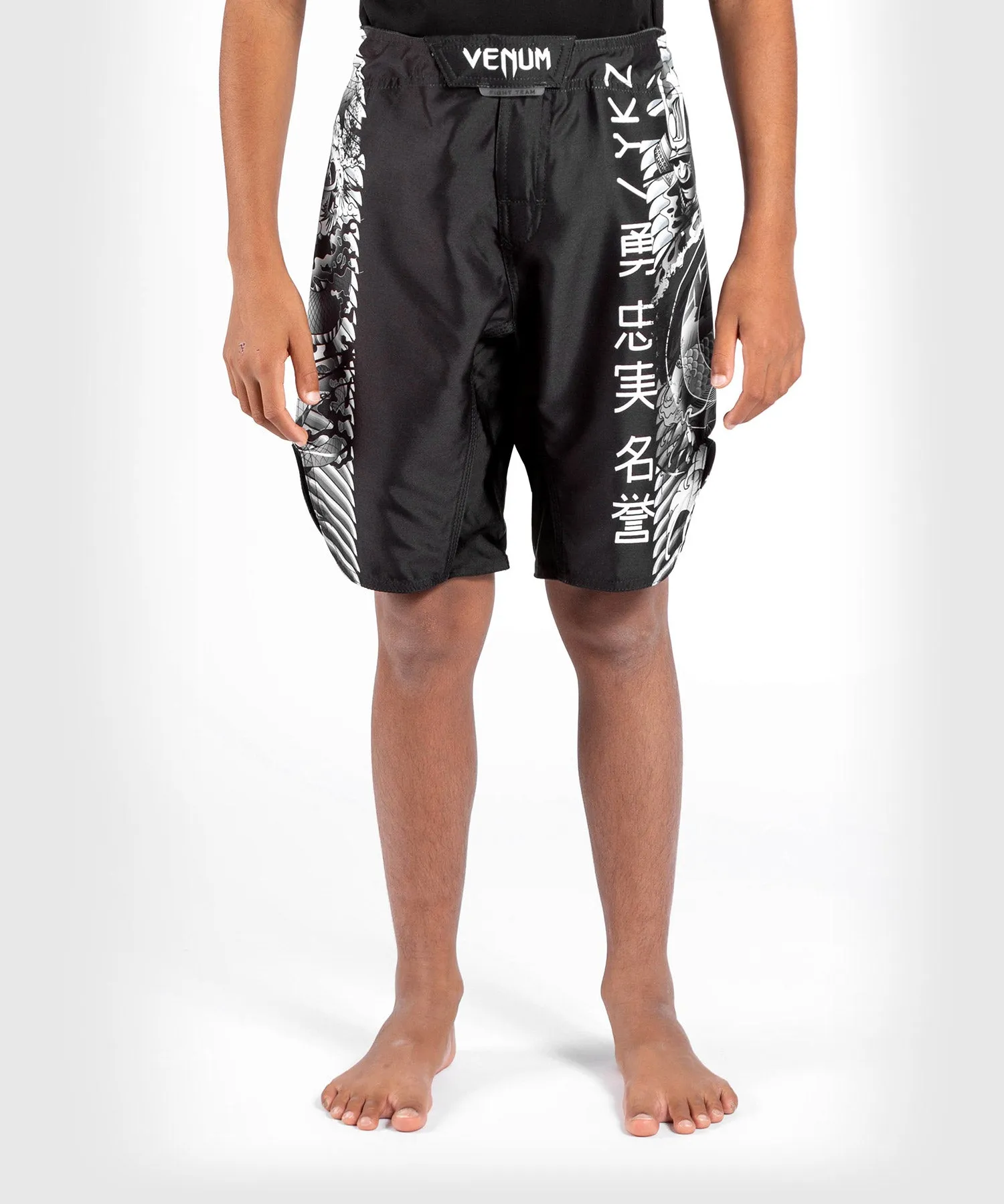 Venum YKZ21 Kids Fightshorts – Black/White